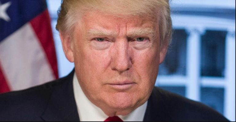 トランプ大統領「国外で作られた映画に100％関税、家具にも大幅関税をかける」