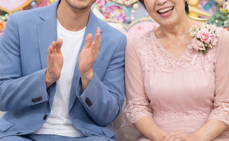 34歳差新婚夫婦が『新婚さんいらっしゃい！』に登場… 60歳妻の猛アタックに26歳夫が「おしめも替える」