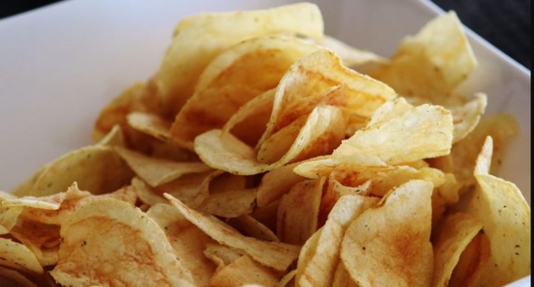 【中東情勢】カルビーが正式発表「ポテトチップス」「かっぱえびせん」など14商品が白黒に