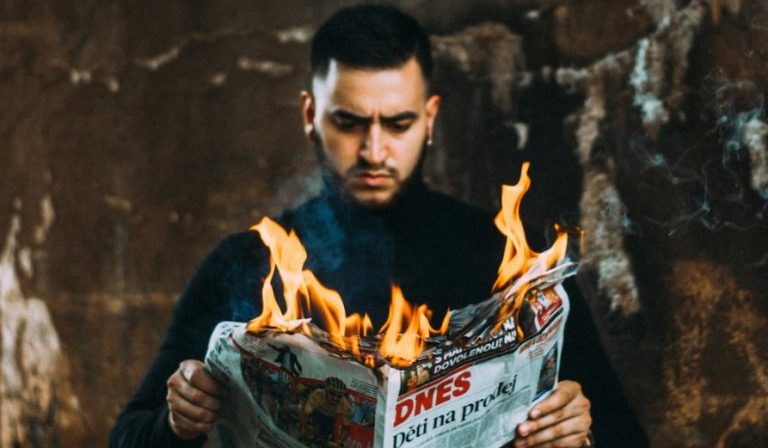 産経新聞「オールドメディアはSNSだけに問題があるかのように批判するのではなく、「SNSにもオールドメディアにも根拠のない情報や誹謗中傷はある」と認めるべきだ」