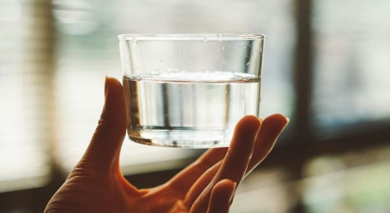 パリスーパーの水277円、コーラ463円が衝撃　ひろゆき氏投稿で価格比較広がる